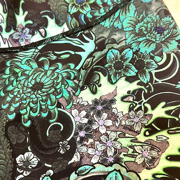 Lululemon Wonder Under HR Floral Crop Leggings 12 - Picture 4 of 4